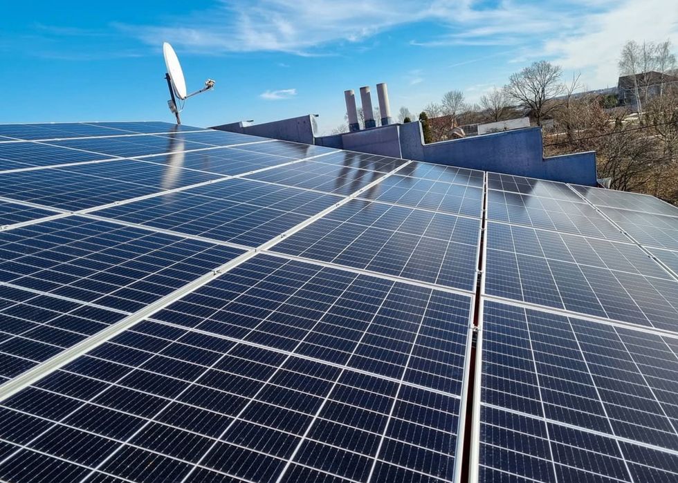 СЕС Сонячні батареї. Сонячні панелі. Монтаж сонячних станцій