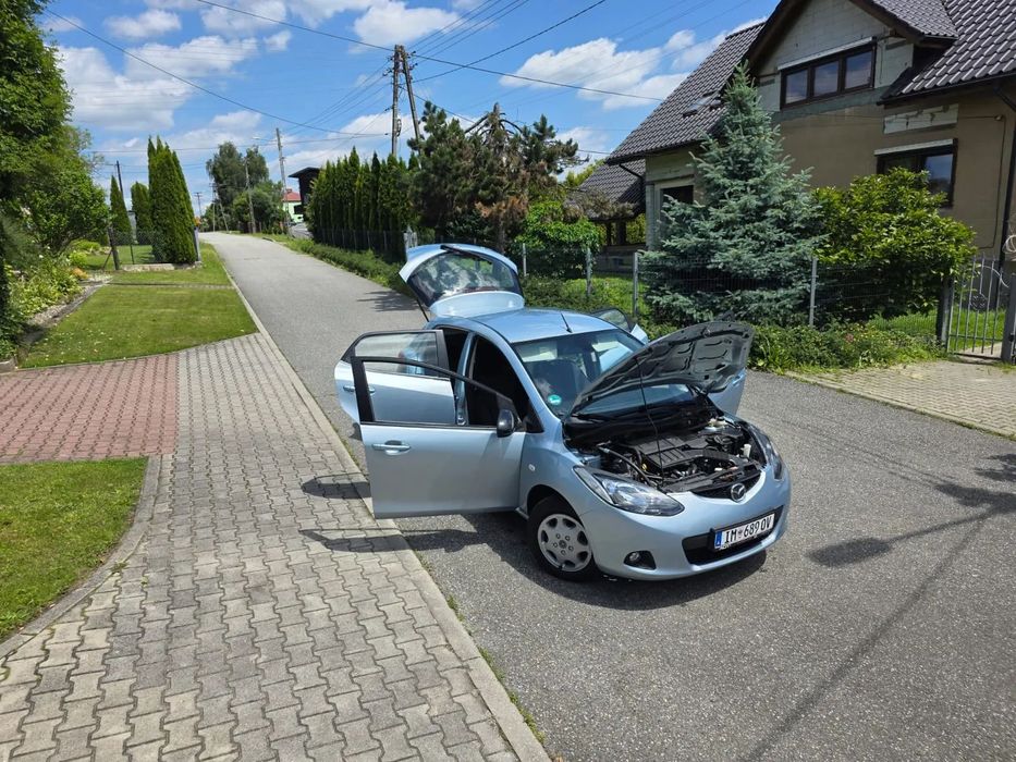 Mazda 2 Ładna Zadbana Mazda z bardzo bogatym wyposażeniem  Stan bdb