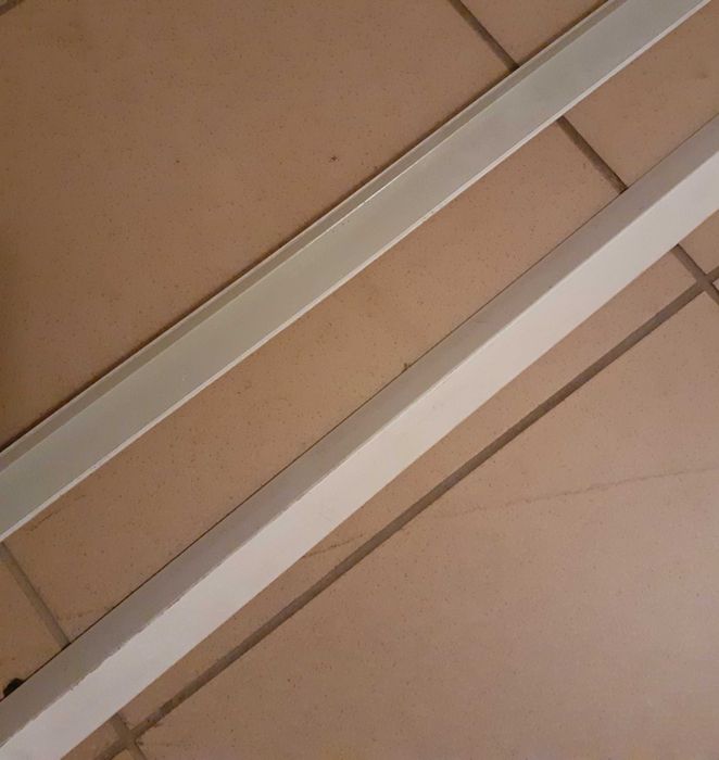 Listwy wykończeniowe profile narożne kątowniki plastikowe - 13 sztuk
