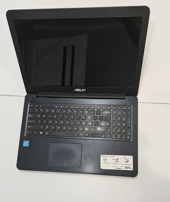 Laptop ASUS E502N