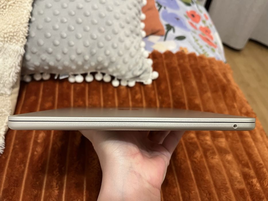 MacBook Air M3 2024