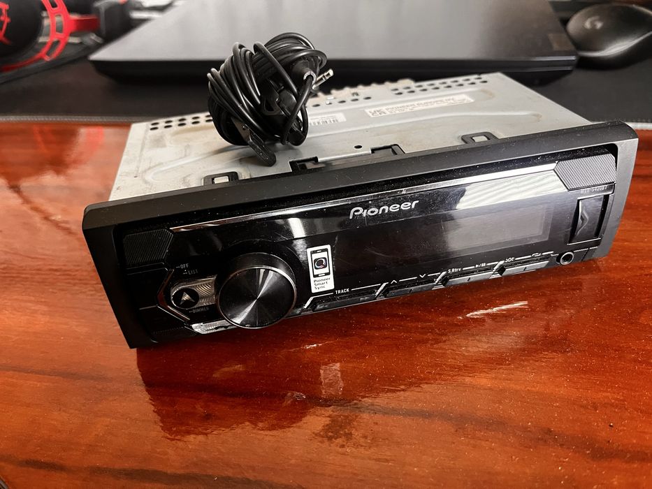 Продам магнітолу pioner mvh420 стан 10/10