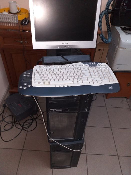 Supermicro Midi-Tower / Intel Xeon E3-1240 (4 ядра по 3.3 - 3.7 GH