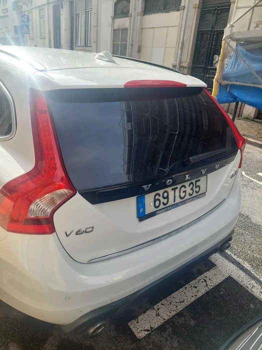 Volvo v60 d6 hybrid plugin diesel 2.4 awd — photo 3
