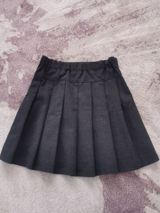 Spódniczka szara 9 lat