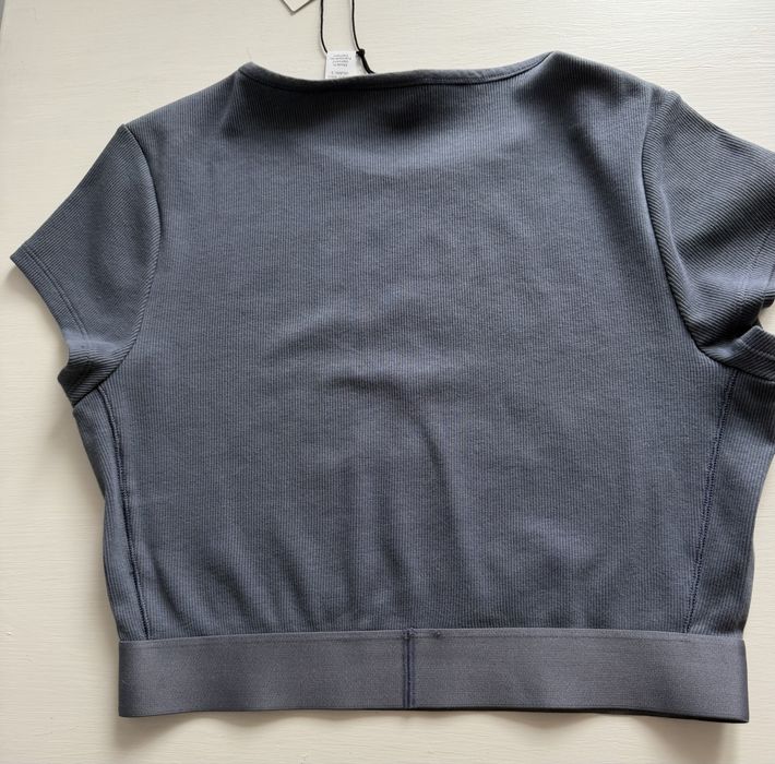 Krótka koszulka Calvin Klein.