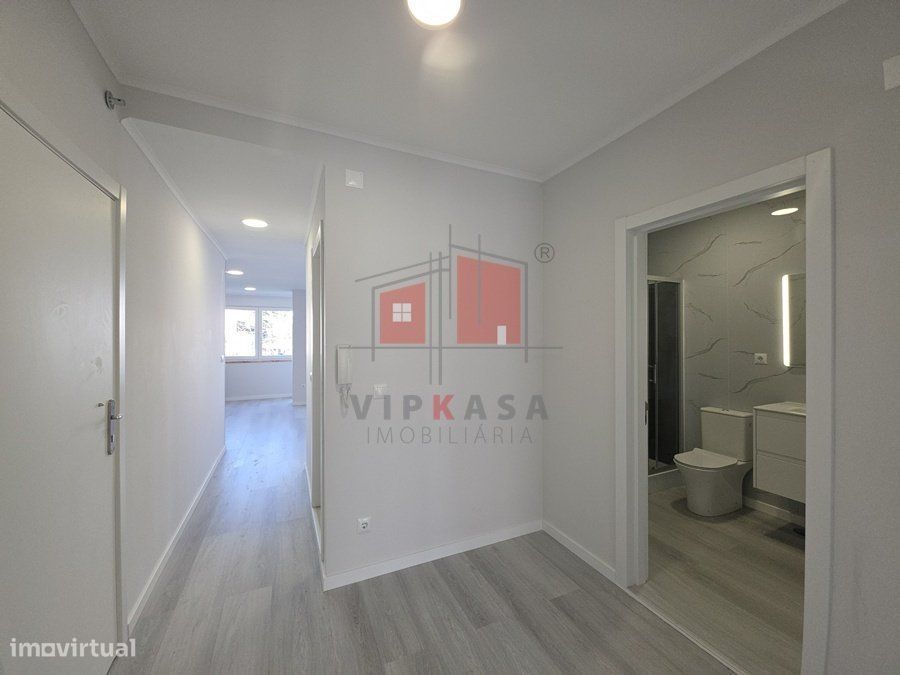 Apartamento T2 remodelado em Benfica