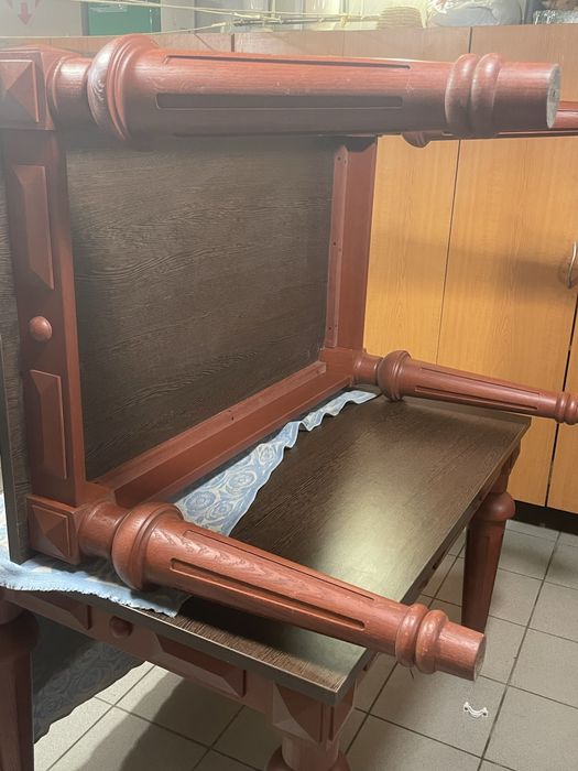 Столы кафе и дома