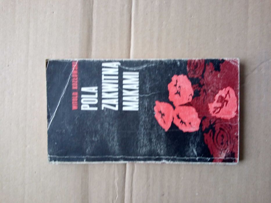 Pola zakwitną makami Witold Kozłowski