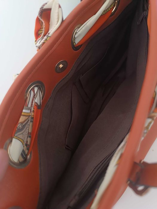 Mala Laranja C/lenço decorativo