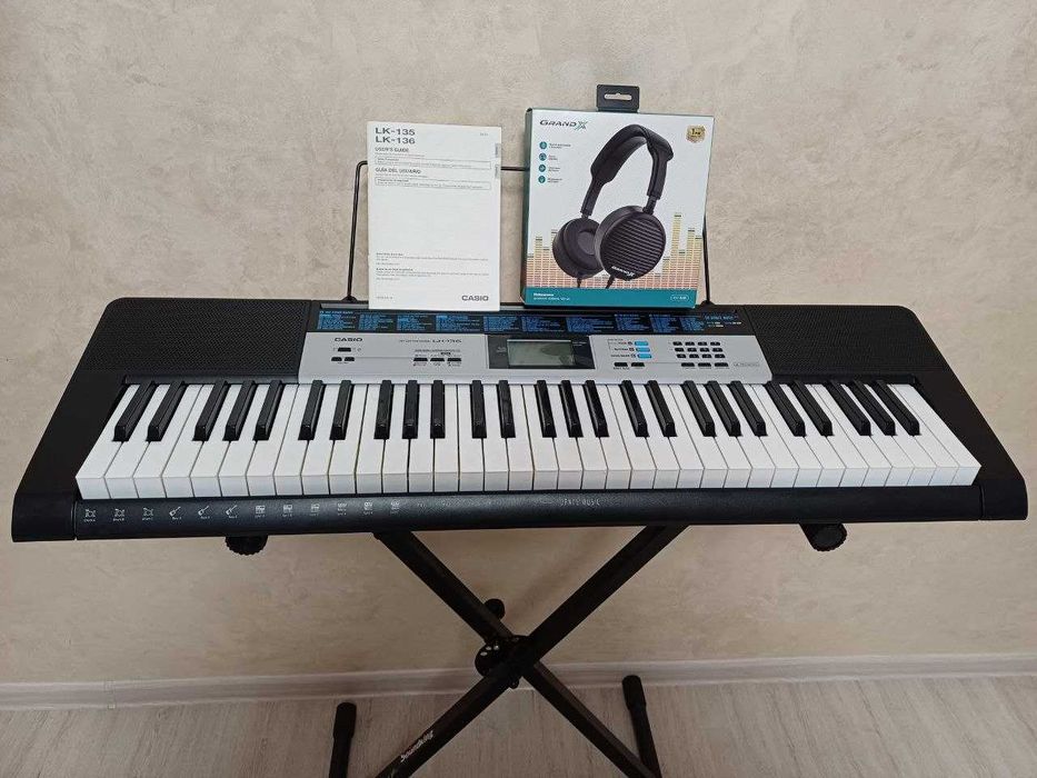 Синтезатор Casio LK-136 + Подарунки.