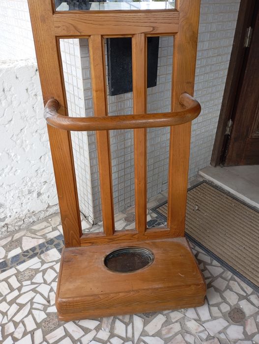 Móvel bengaleiro em madeira maciça