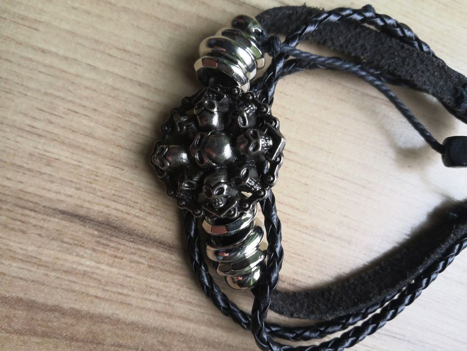 Bransoletka z czaszkami