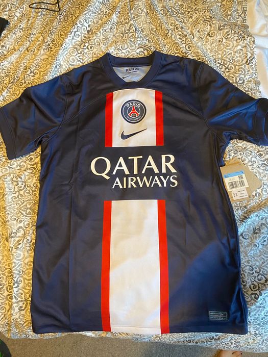 Спортивная футболка