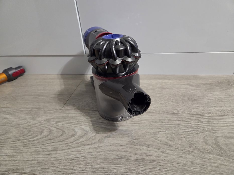 Odkurzacz Dyson V8 sprawny