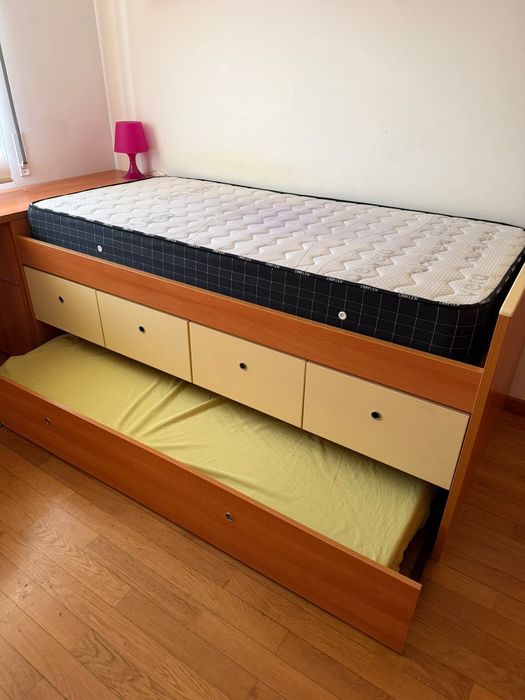 Quarto solteiro, com duas camas