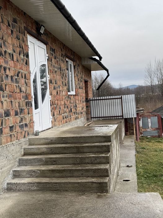 Жилий будинок в мальовничій місцевості