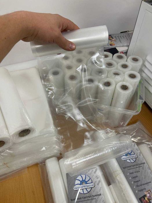 Рулони, вакуумні пакети, рифлені пакети для вакууматора,плівка