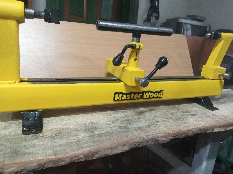 Продам токарний станок по дереву