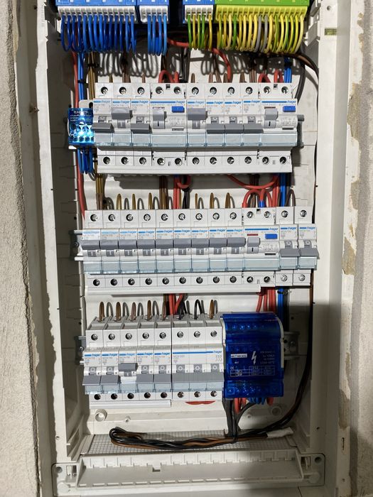 Електрик, виконую всю роботу по електриці!