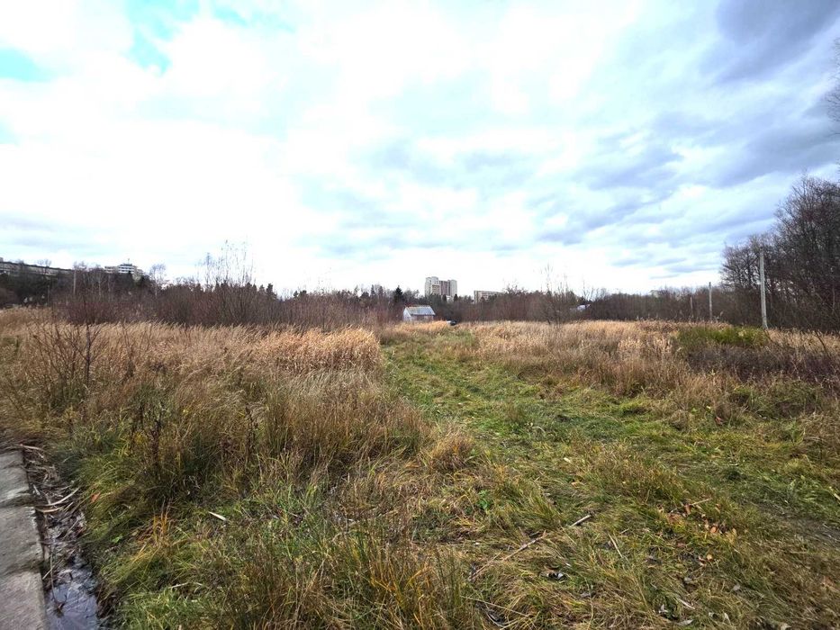 Ділянка під забудову в Трускавці в гарному з багатою зеленню місці