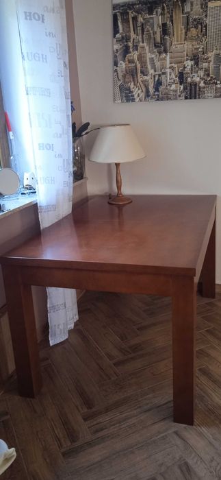 Stół drewniany do jadalni rozkładany