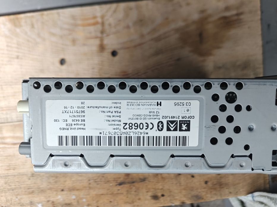 Продам автомагнитолу Peugeot RNEG с навигацией.