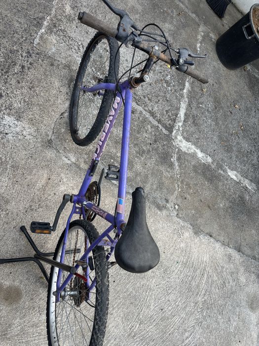 Bicicleta BTT antiga para restauro