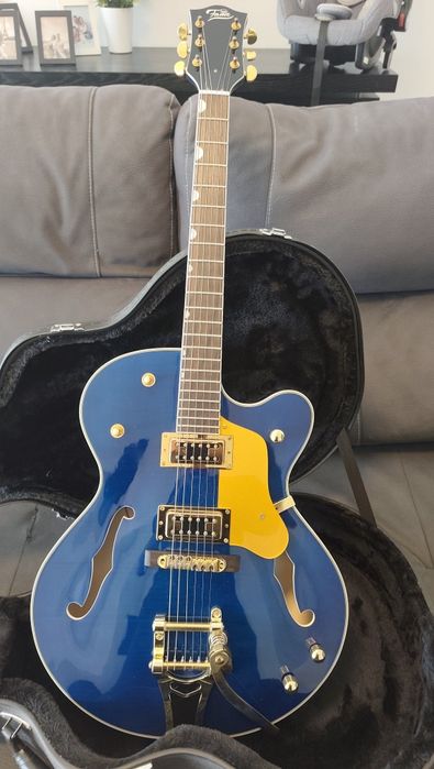 Vendo guitarra FAME com case incluso.