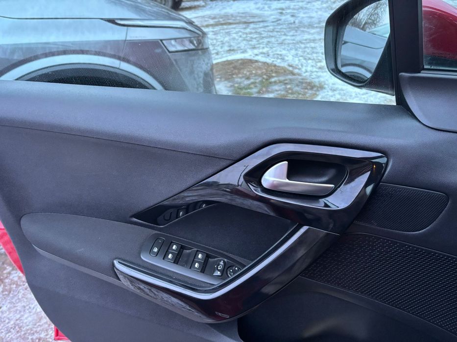 Peugeot 208 / Pierwszy właściciel / Salon PL