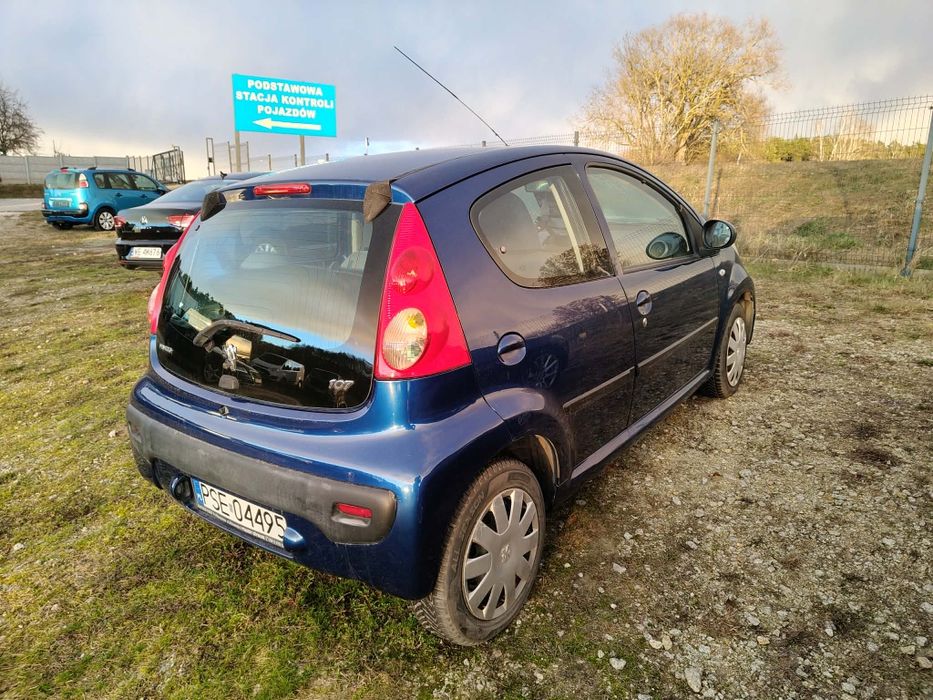 Peugeot 107 niebieski