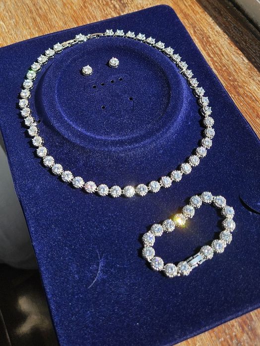 Conjunto prateado - brincos, colar, pulseira