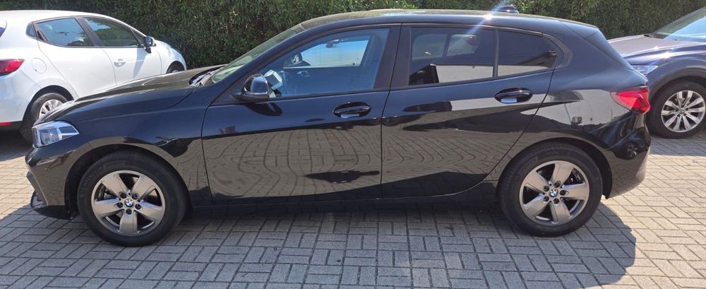Um carro BMW 116D