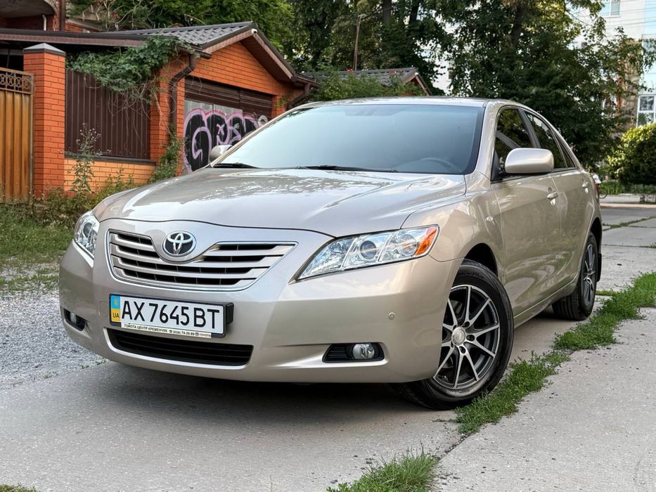 Продам Toyota Camry