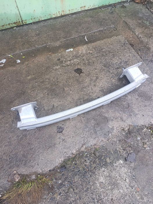 Продам задний усилитель бампер audi A4 B9