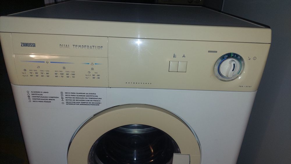 Máquina de secar roupa Zanussi em Évora