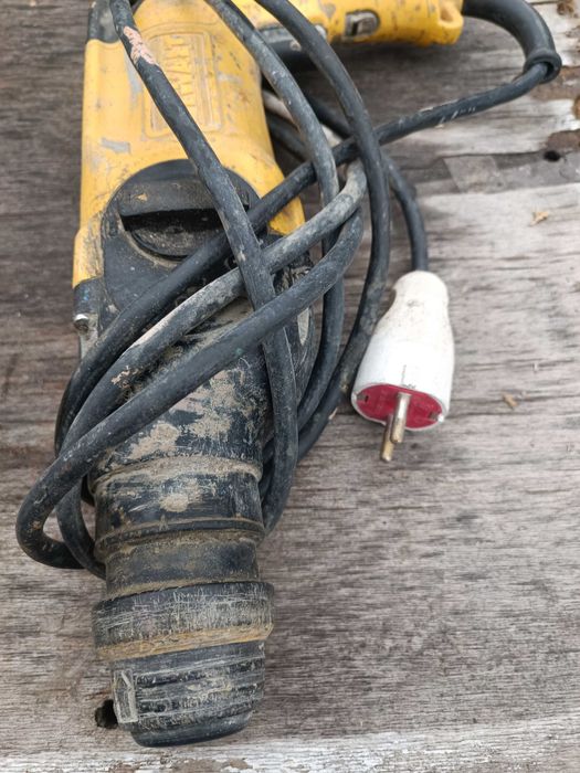 Перфоратор DeWALT