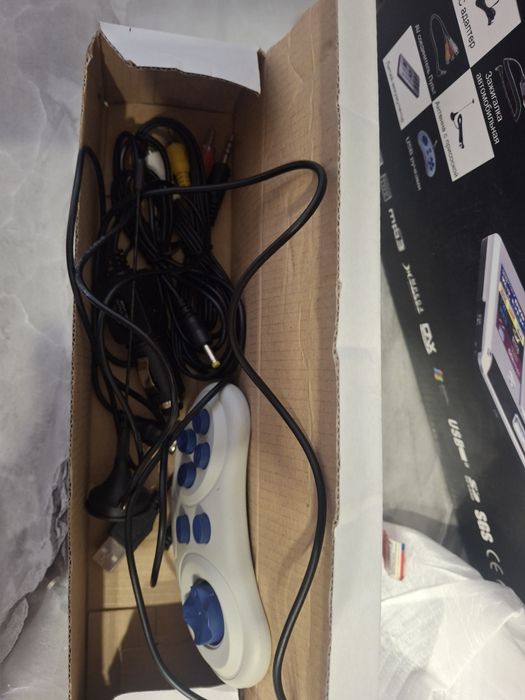 Продам новий портативний дівіді телевізор