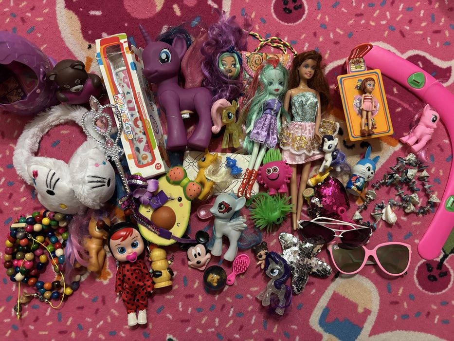 Лот іграшок для дівчинки