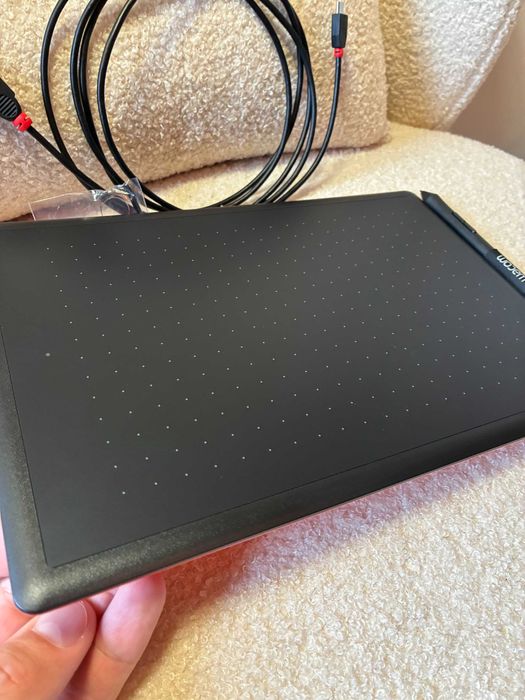 Tablet graficzny One by Wacom - rozmiar M - mało używany