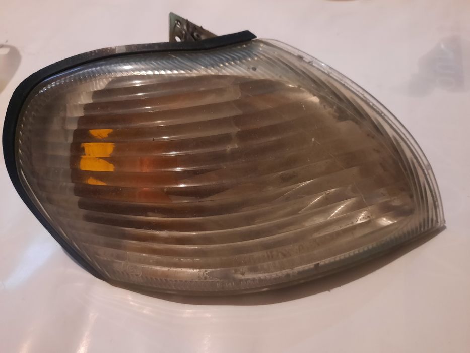 Фара тойота передня