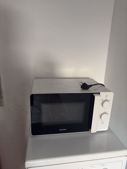 Micro-ondas com Grill Becken – Excelente estado / A funcionar 100%
