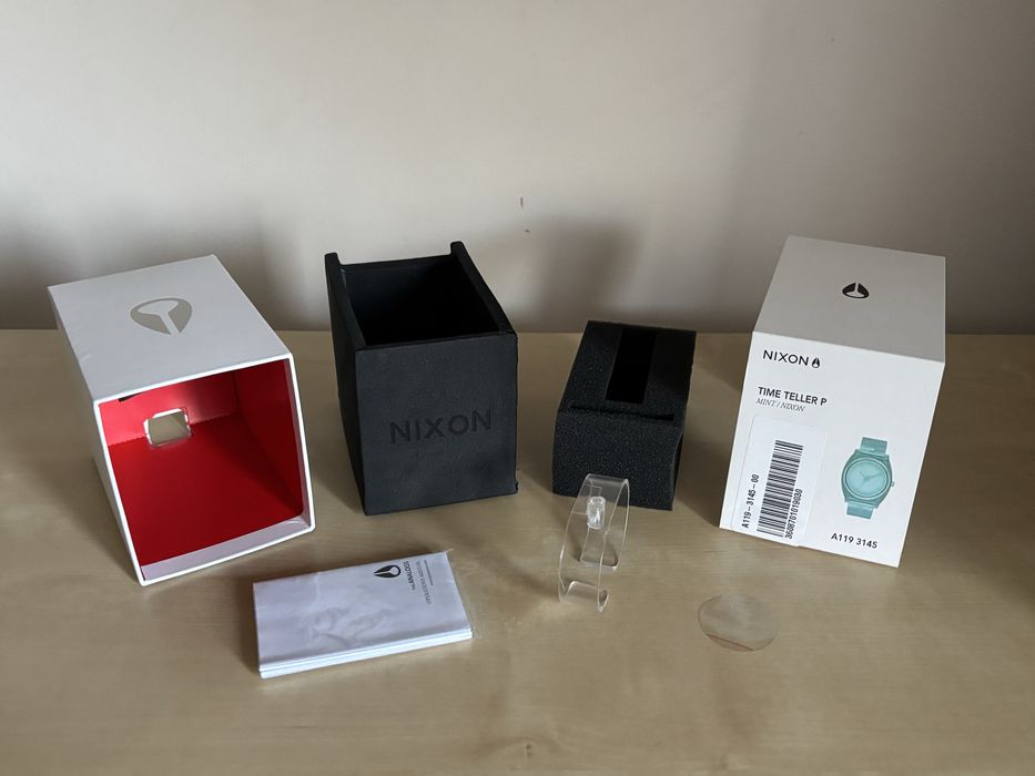 oryginalne pudełko na zegarek NIXON.