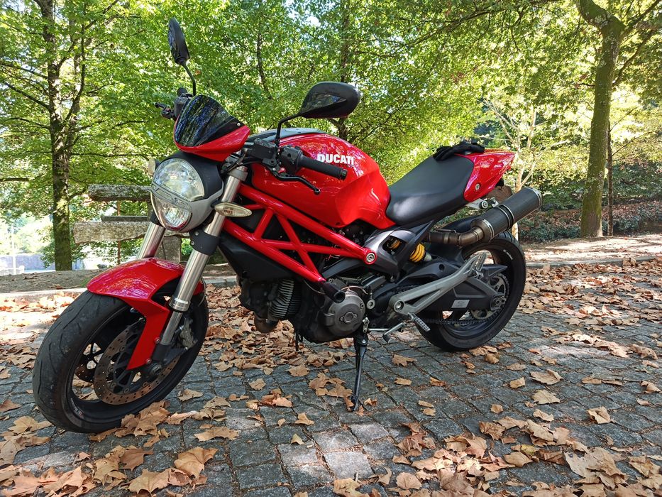 Ducati  Monster 696 (2009)    Vendo ou troco por automóvel.
