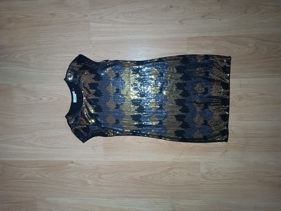 Нарядне плаття з паєтками 11-12 років