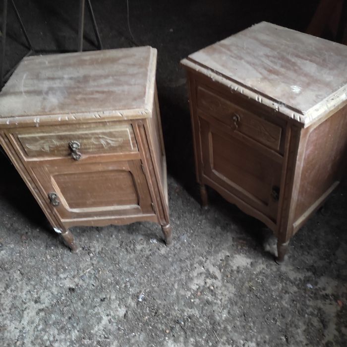 Mesinhas de cabeceira antigas para recuperar