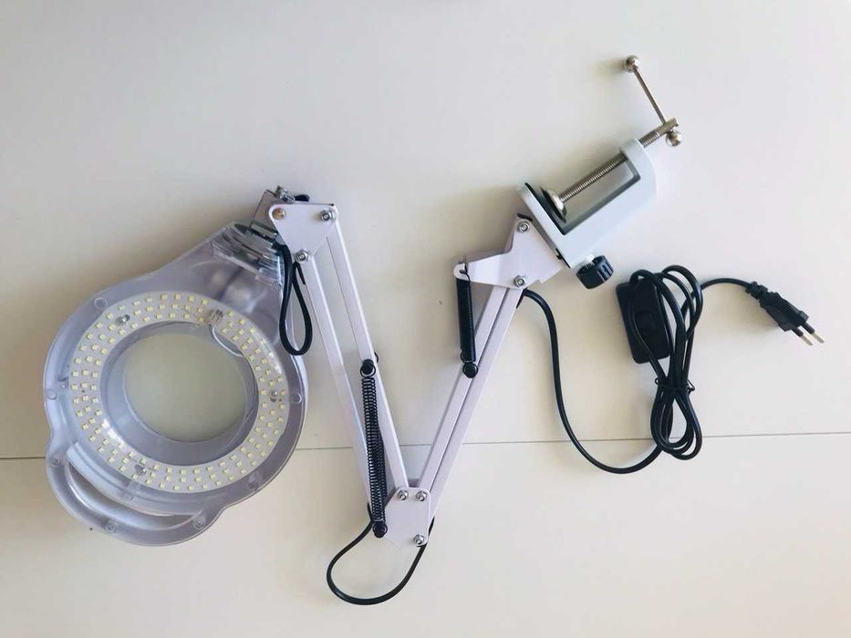 Лампа-лупа настольная на струбцине и подставке