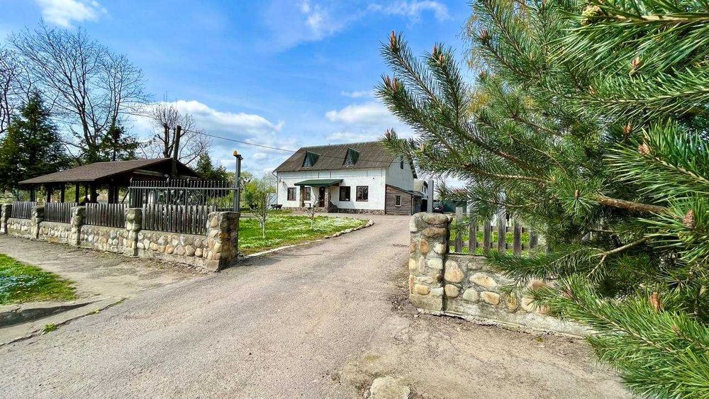 Житловий Будинок з діючим Магазином.