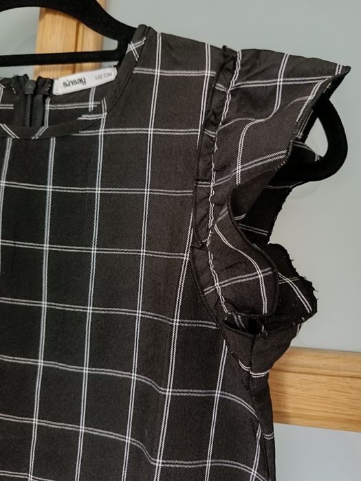 Nowa sukienka w kratkę 152