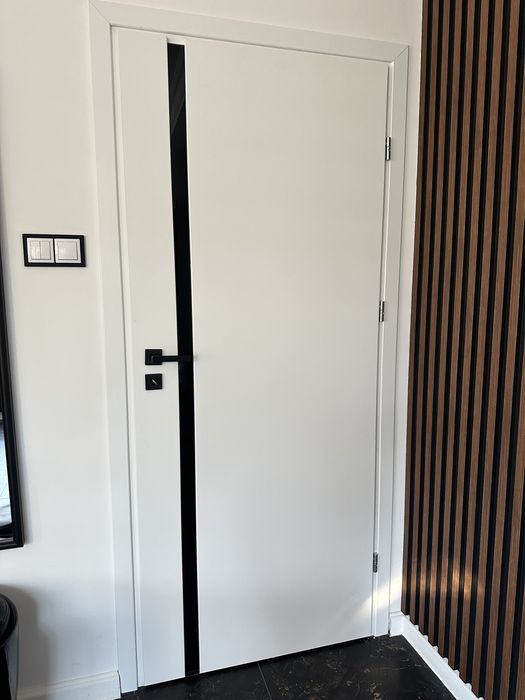 Drzwi drewnine, futryny, ościeżnice